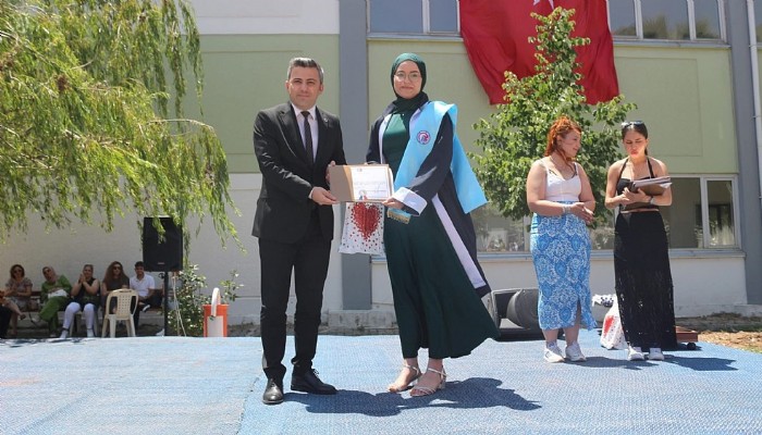 KAYMAKAM EMRAH BÜTÜN, BAYRAMİÇ MESLEK YÜKSEK OKULU MEZUNİYET TÖRENİNE KATILDI
