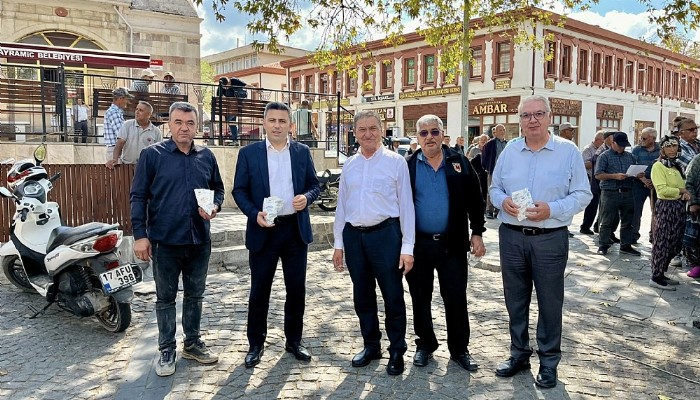 Kaymakam Emrah Bütün, Belediye Başkanı Hasan Cem Atılgan, ilçemizde faaliyet gösteren STK başkanları ile birlikte Esnaf ve Sanatkârlar Odamızın Ahilik Haftası dolayısıyla düzenlediği lokma hayrına katıldı.