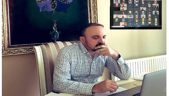 AK Parti Grup Başkanvekili ve Çanakkale Milletvekili Bülent Turan, tüm AK Parti Çanakkale il teşkilatlarıyla videokonferans yöntemiyle bir araya gelerek bayramlaştı.