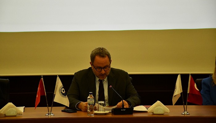 DÜNYADA VE TÜRKİYE’DE 2024’ÜN DE KOLAY BİR YIL OLMAYACAĞINI BİLİYORUZ