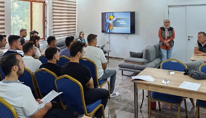 Bayramiç Orman İşletmesi'nden Yeni Personele İş Sağlığı ve Güvenliği Eğitimi Verildi.
