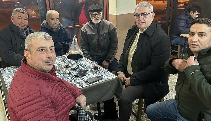 CHP İlçe Teşkilatı Belediye Başkanı Adayı İnşaat Mühendisi Cem Atılgan her akşam farklı kahve ziyaretlerinde.