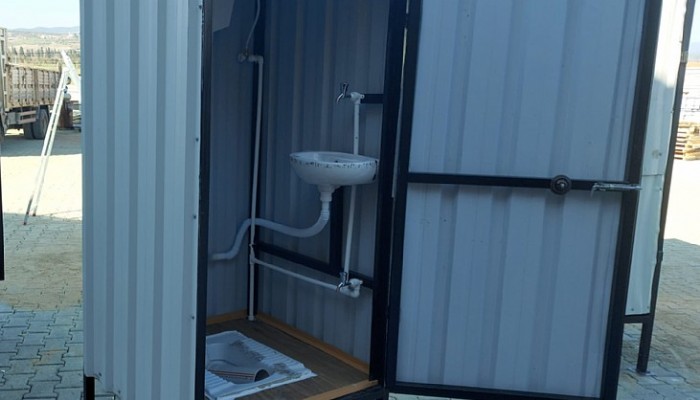 Deprem Bölgesine 10 adet portatif tuvalet kabini yapıldı.
