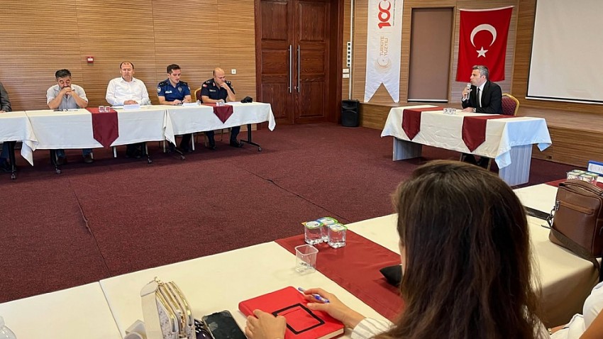  BAYRAMİÇ’TE OKUL GÜVENLİĞİ TOPLANTISI GERÇEKLEŞTİRİLDİ