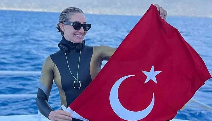 Şahika Ercümen 3 Altın ve 2 Gümüş Madalya Kazanarak Şampiyon Olmuştur. 
