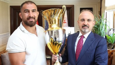 Bülent Turan, Kırkpınar'ın Başarılı Pehlivanlarını Ağırladı