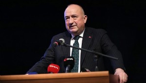 AYHAN GİDER BİZ ZEYTİNİN DEĞERİNİ ÇOK İYİ BİLİRİZ ZEYTİNİN DEĞERİNE DEĞER KATMAK İÇİN ÇABALIYORUZ.
