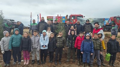 KAYMAKAM EMRAH BÜTÜN FİDAN DİKİM ETKİNLİĞİNE KATILDI