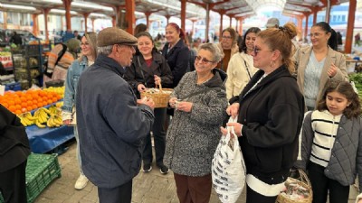 CHP Bayramiç Kadın Kolları’ndan Cumartesi Pazarı’nda Kadınlar Günü Etkinliği