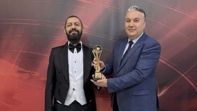  DÜNYACA ÜNLÜ YAZAR AKİF MANAF’A “CİNE1 BARIŞ ÖDÜLÜ”